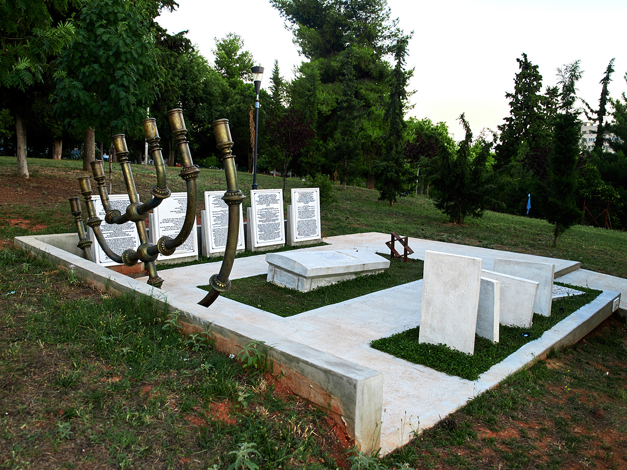 Thessaloniki Jewish Tour - Old Cemetery - Atlantis Travel Agency - Jewish tour of Thessaloniki Greece - Greek Jewish tours - Jewish Greek travel packages